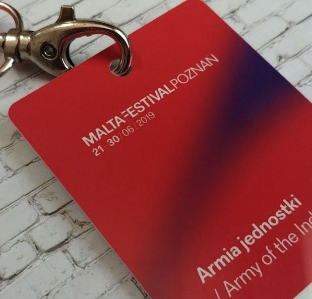 Identyfikatory na konferencję — rodzaje, druk, system smyczy