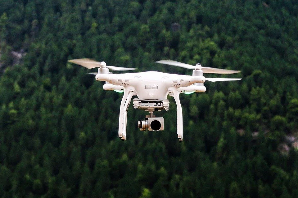 Ile kosztuje filmowanie dronem? Cennik 2026