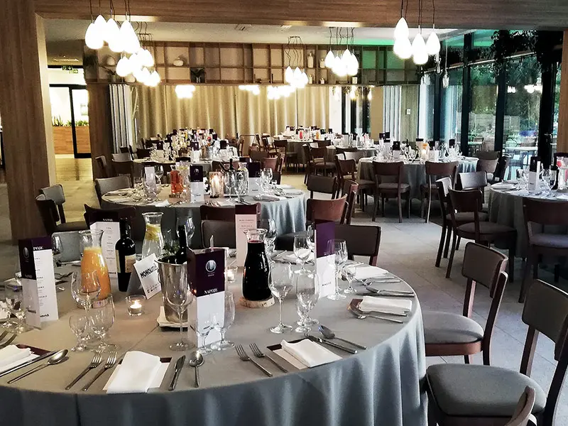Ile kosztuje gala firmowa? Pełny kosztorys wieczoru