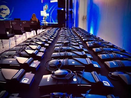Ile kosztuje tłumaczenie symultaniczne konferencji? Cennik 2026