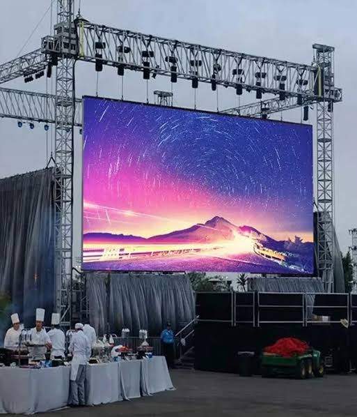 Ile kosztuje wynajem telebimu na imprezę plenerową? Cennik outdoor 2026